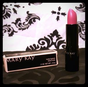 Mary Kay Matte Lipstick in Paparazzi Pink